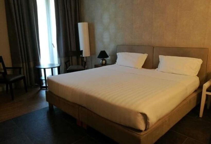 Номер Deluxe, Admiral Park