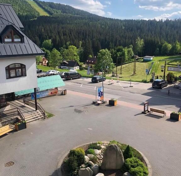 Трехместный Номер Стандарт с Балконом, Pension Mona