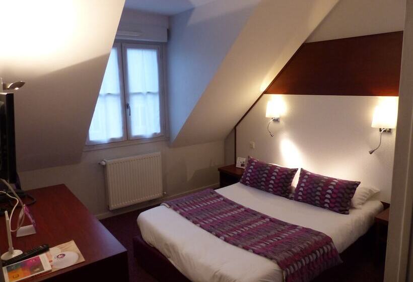 Четырехместный Номер Классик, The Originals Boutique, Hôtel Le Lion D'or, Fougères Ouest