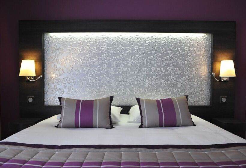 Четырехместный номер Премиум, The Originals Boutique, Hôtel Le Lion D'or, Fougères Ouest