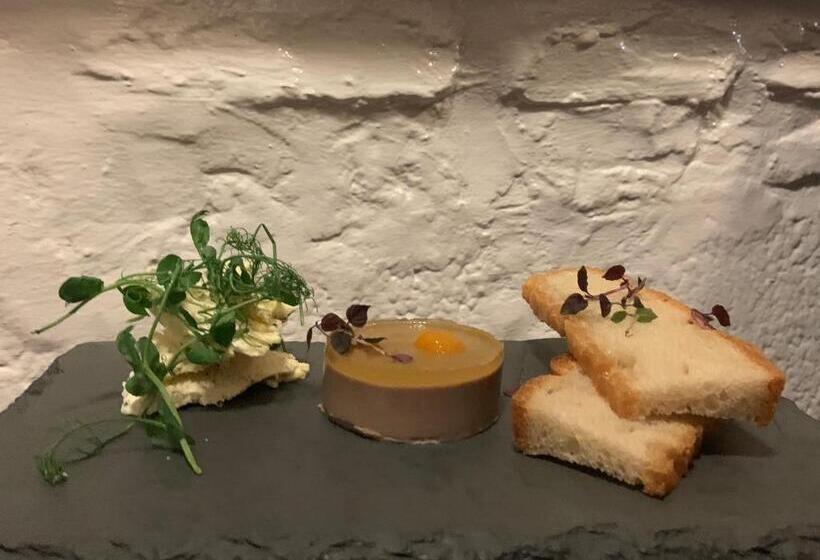 Номер Стандарт, The Halfway House Pub And Kitchen