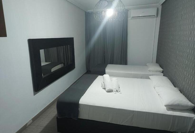 اتاق استاندارد سه تخته با بالکن, Hostal Andrea