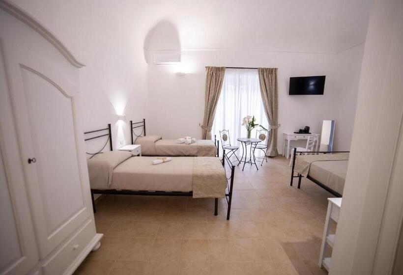 Четырехместный Номер Стандарт с Балконом, B&b Palazzo Loreto