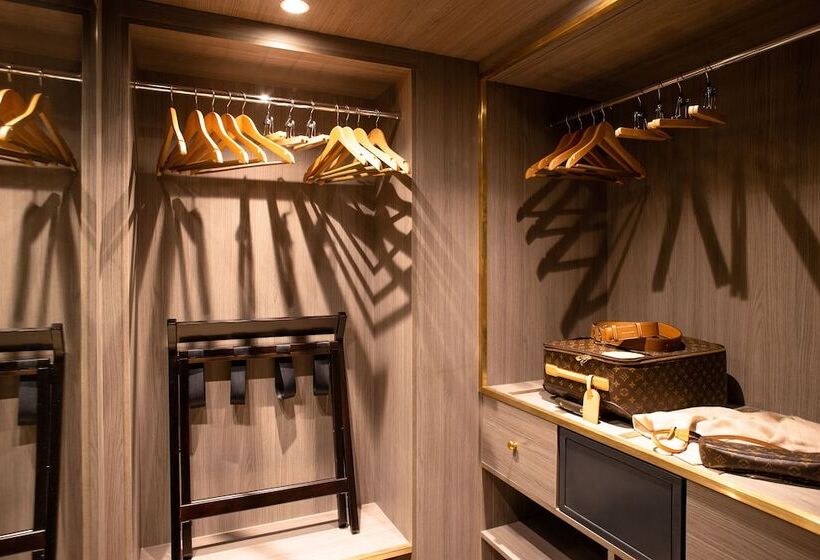 سوئیت کلاب, Esprit Saintgermain