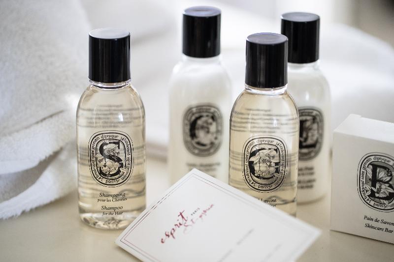 اتاق لوکس, Esprit Saintgermain