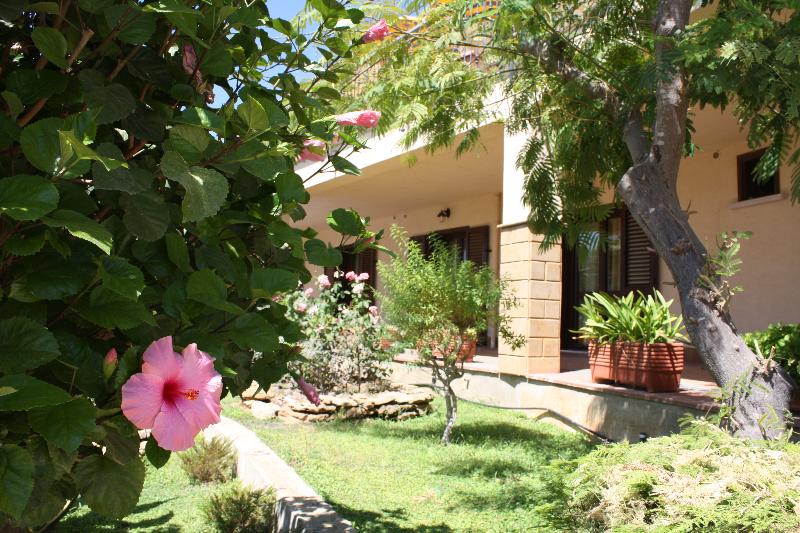 اتاق استاندارد سه نفره, Triscinamare Hotel Residence