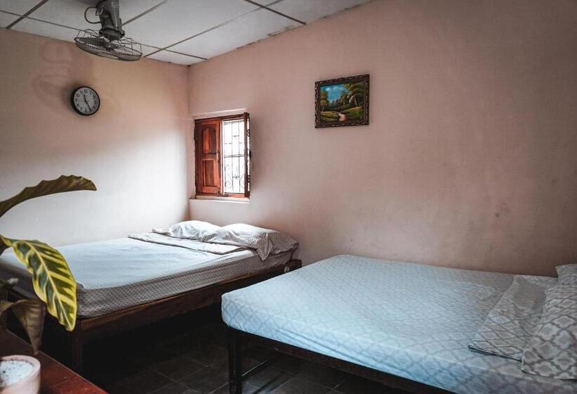 Четырехместный Номер Стандарт, Hostal Los Chamos