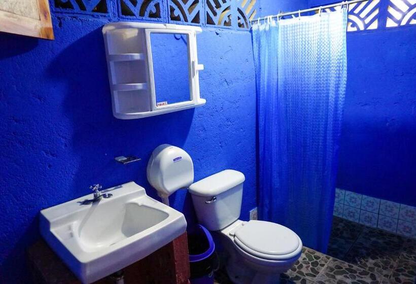 Номер Стандарт Трехместный, Hostal Los Chamos