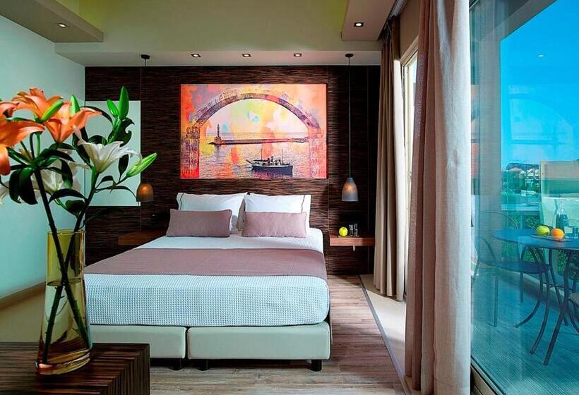Номер Superior с Балконом, Elotis Suites