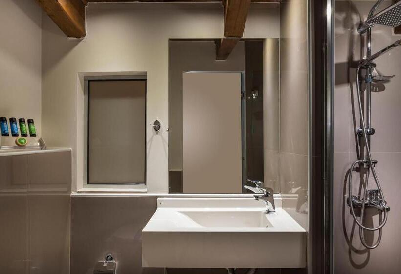 شقة غرفة واحدة, Elotis Suites