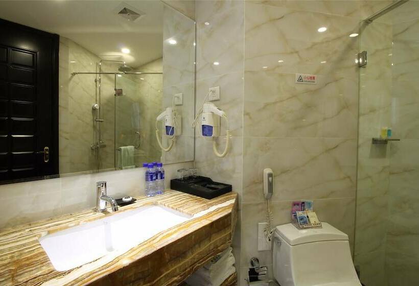 Quarto Classe Business, Ac Embassy