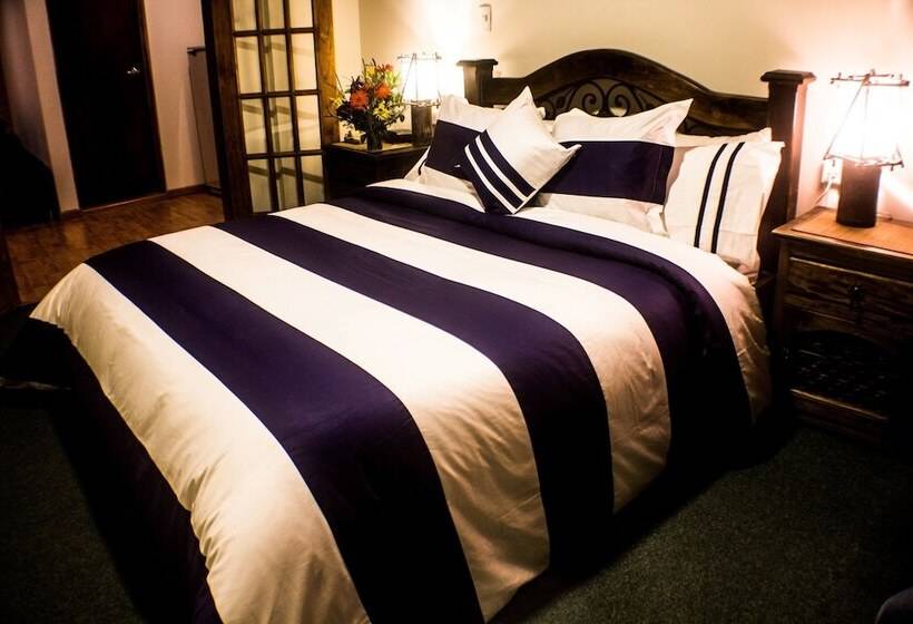 Полулюкс, Charlies Place Hotel & Spa