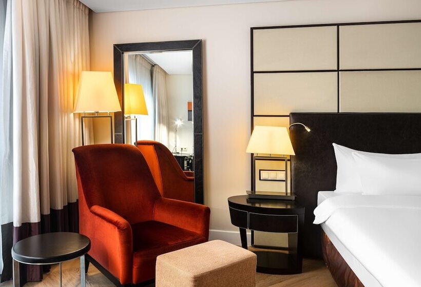 Полулюкс, Radisson Blu Hotel Bucharest