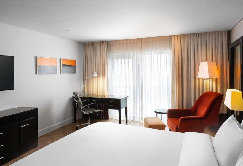 Полулюкс, Radisson Blu Hotel Bucharest