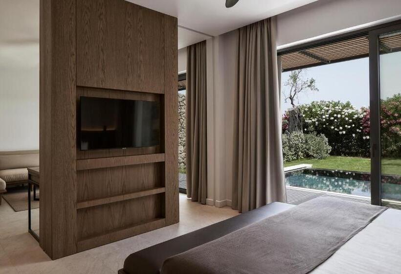 Люкс с Бассейном, The Olivar Suites