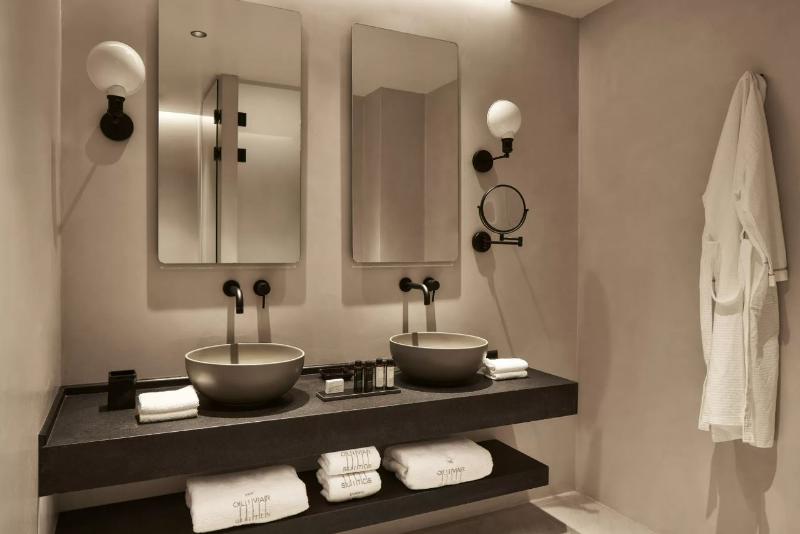 Полулюкс с Бассейном, The Olivar Suites