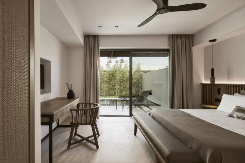 Полулюкс с Бассейном, The Olivar Suites