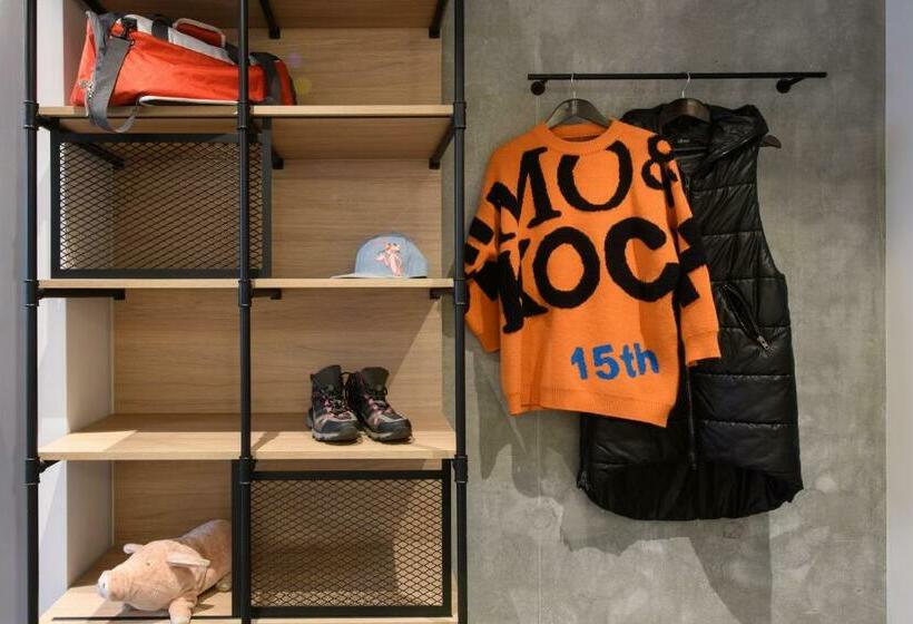 Семейный Номер, Moxy Sion