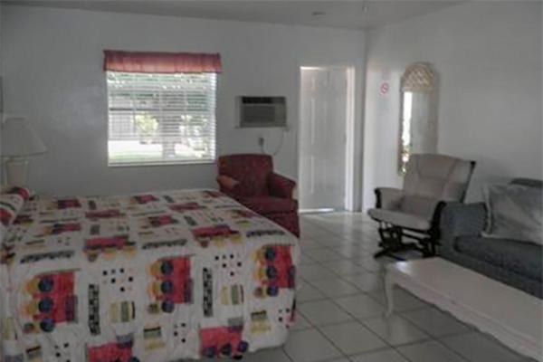 스탠다드 스튜디오, Richard S Motel Extended Stay