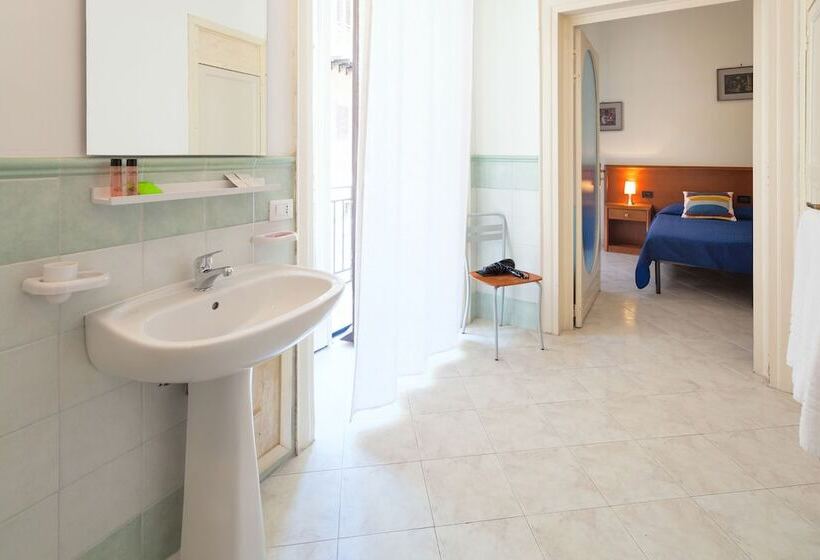 اتاق کلاسیک سه تخته, B&b Al Piazza Marina