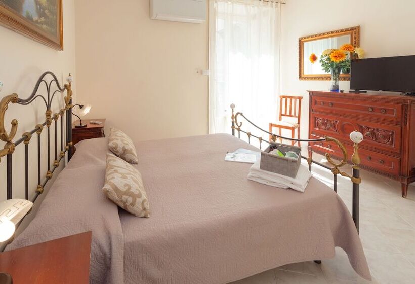 اتاق کلاسیک سه تخته, B&b Al Piazza Marina