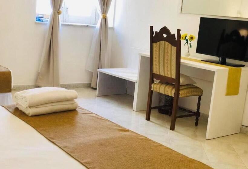 اتاق کلاسیک سه تخته, B&b Al Piazza Marina
