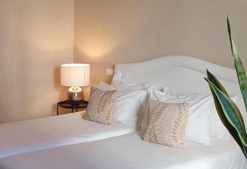 Номер Superior Вид на Бассейн, Grecotel Larissa Imperial