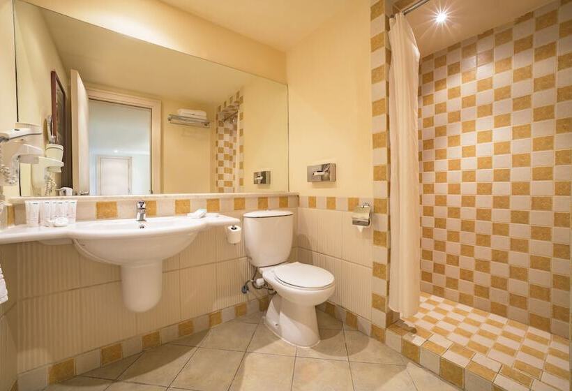 سوییت جونیور, Marina Plaza Hotel Tala Bay