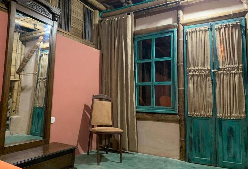 غرفة قياسية, Jui Chi Mama