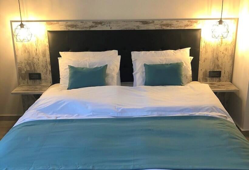 Economy Room, Evita Asty