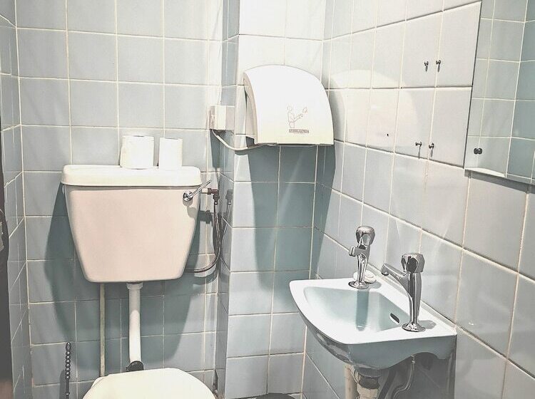 Quarto Estandar Individual Banheiro Compartilhado, Aquarius