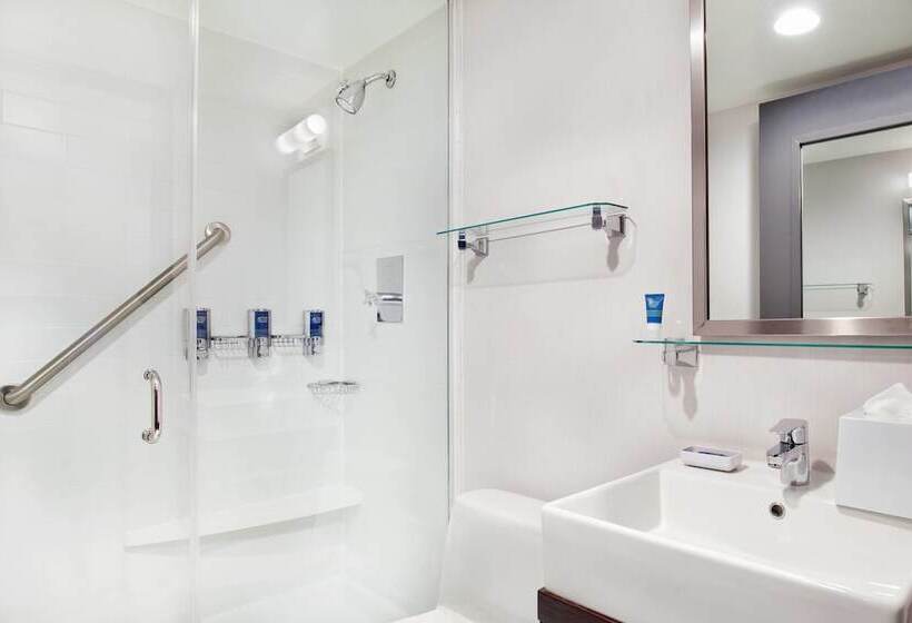 带2个双人床的标准工作室, Four Points By Sheraton Midtown  Times Square