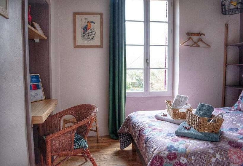 Номер Basic, Les Volets Violets
