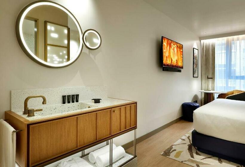 חדר סופריור נוף לעיר, Hard Rock Hotel Madrid