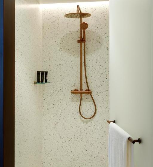 חדר דלוקס נוף לגינה, Hard Rock Hotel Madrid