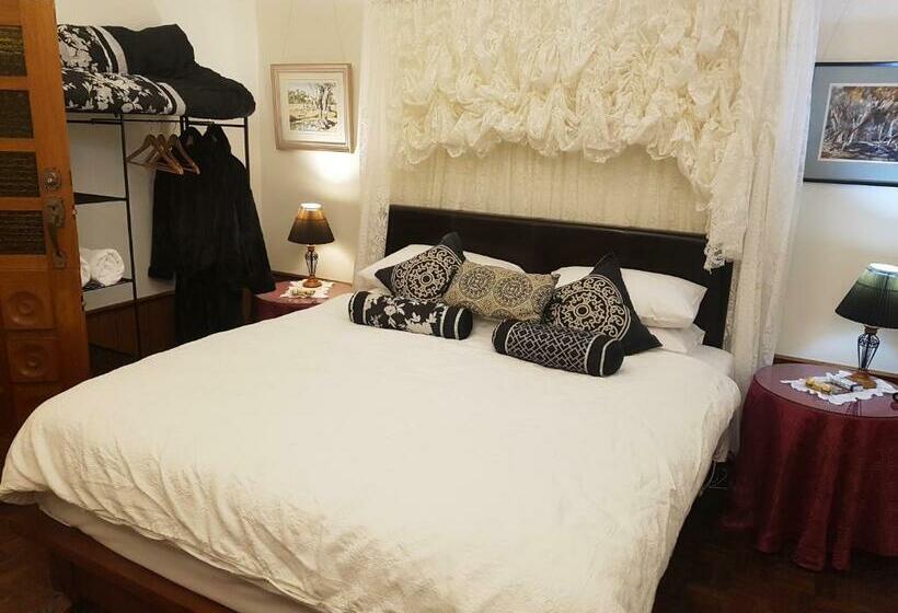 스위트 킹사이즈 침대, Barossa Glen ~ Henri's Cottage ~ Bed & Breakfast