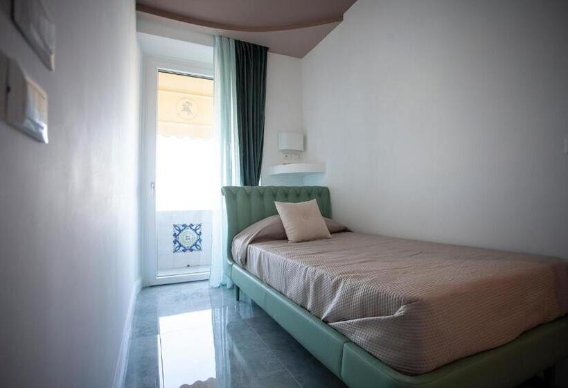 스탠다드 트리플 룸, Cavalieri D Oro Luxury House