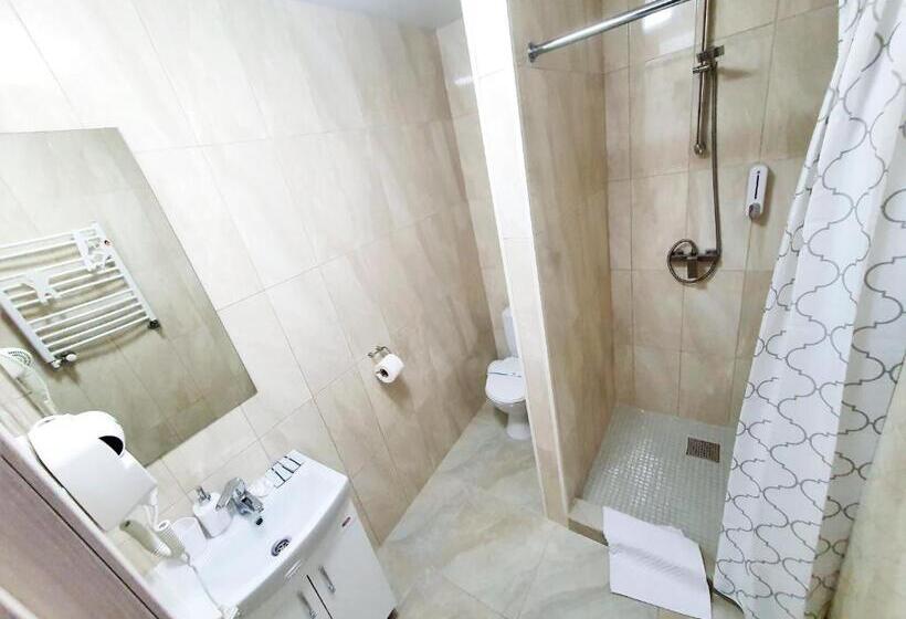 اتاق استاندارد سه نفره, Villa Zenko