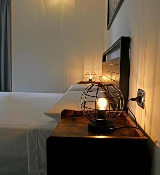 اتاق لوکس با بالکن و چشم‌انداز دریا, B&b Via Veneto