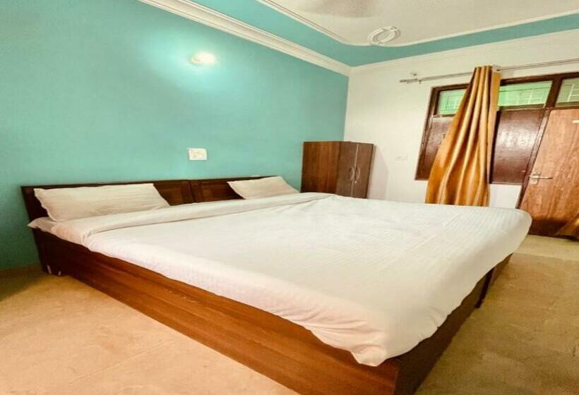 Üç Kişilik Klasik oda, Capital O Kanha Guest House