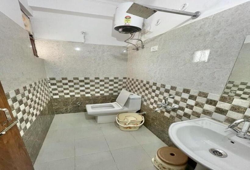Üç Kişilik Klasik oda, Capital O Kanha Guest House