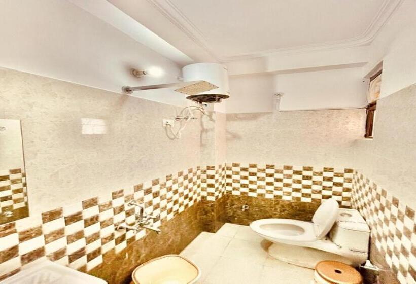 Üç Kişilik Klasik oda, Capital O Kanha Guest House