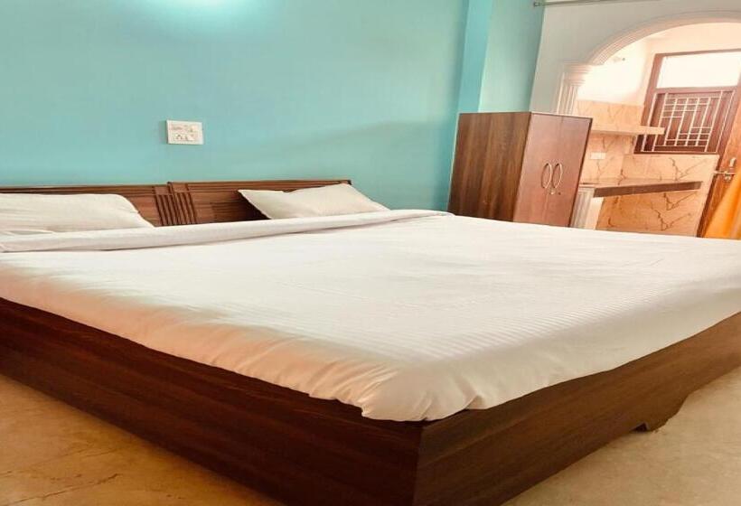 Üç Kişilik Klasik oda, Capital O Kanha Guest House