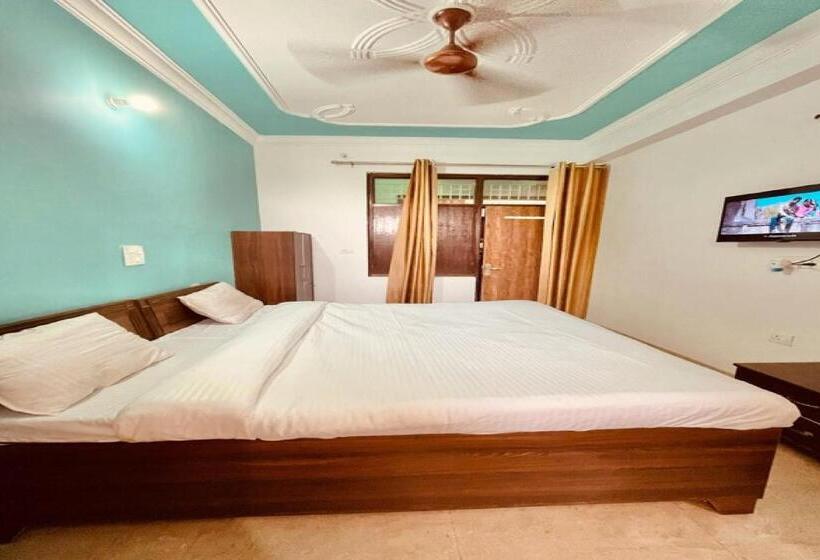 Üç Kişilik Klasik oda, Capital O Kanha Guest House
