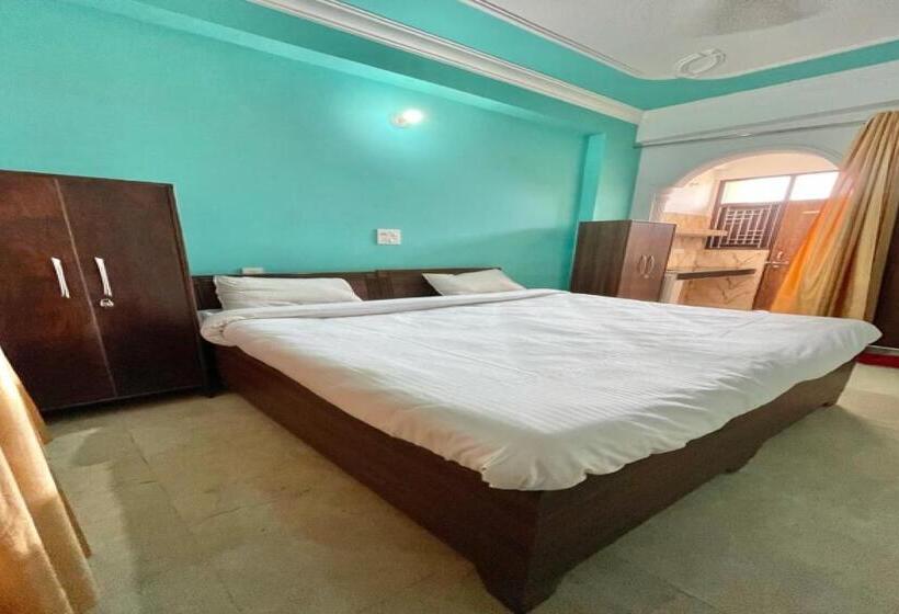 Üç Kişilik Klasik oda, Capital O Kanha Guest House