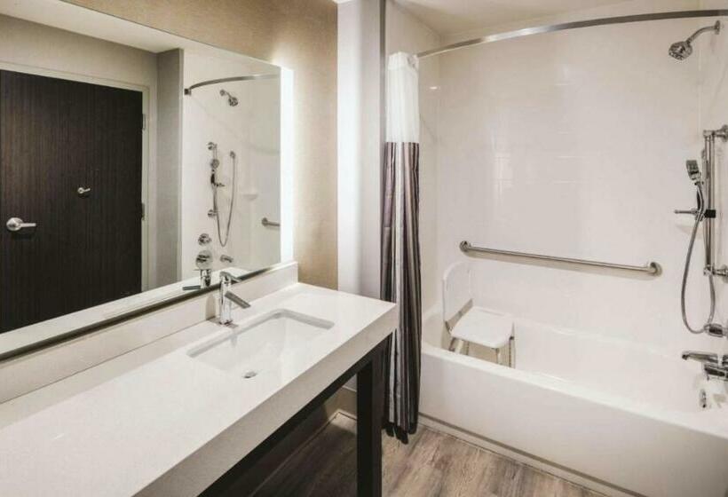Номер Стандарт Адаптированный для Инвалидов, La Quinta Inn & Suites By Wyndham Locust Grove