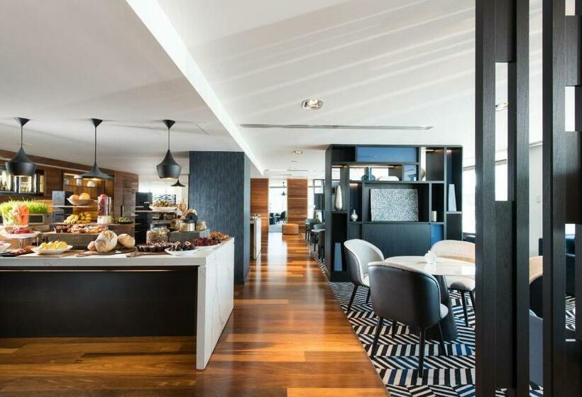 Suite Club, Pan Pacific Melbourne