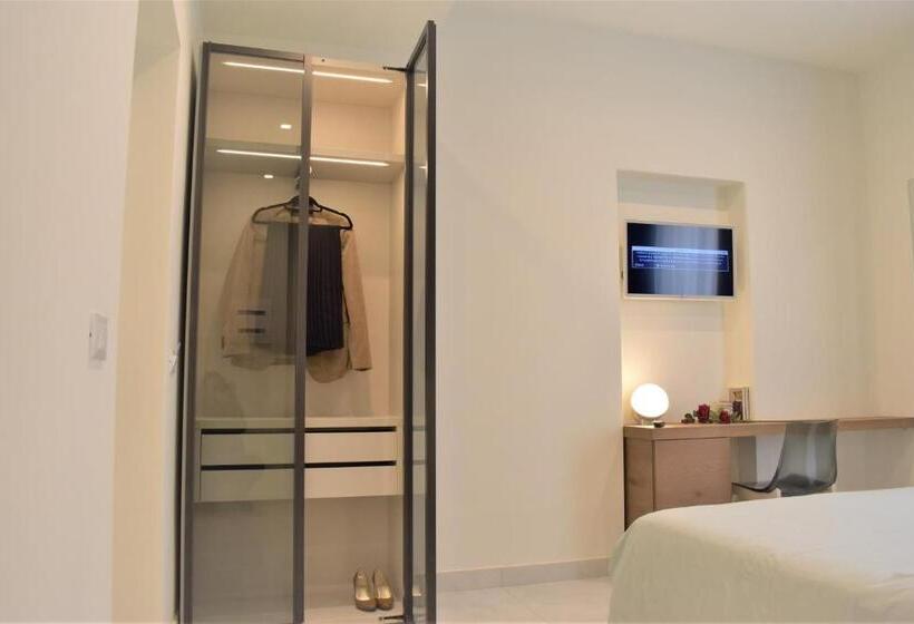 غرفة قياسية مزوَّدة بشُرفة, Catania Livings