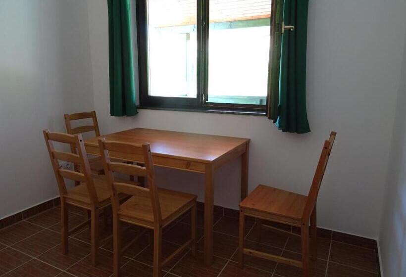 Апартаменты 1 Спальня, Kisrejtek Apartmanház