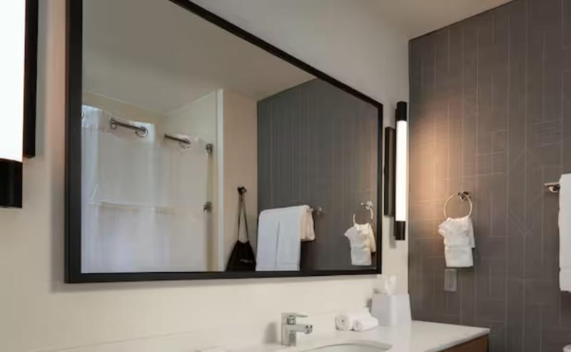 Номер Стандарт Кровать Кинг Адаптированный для Инвалидов, Spark By Hilton Houston Bush Intercontinental Airport